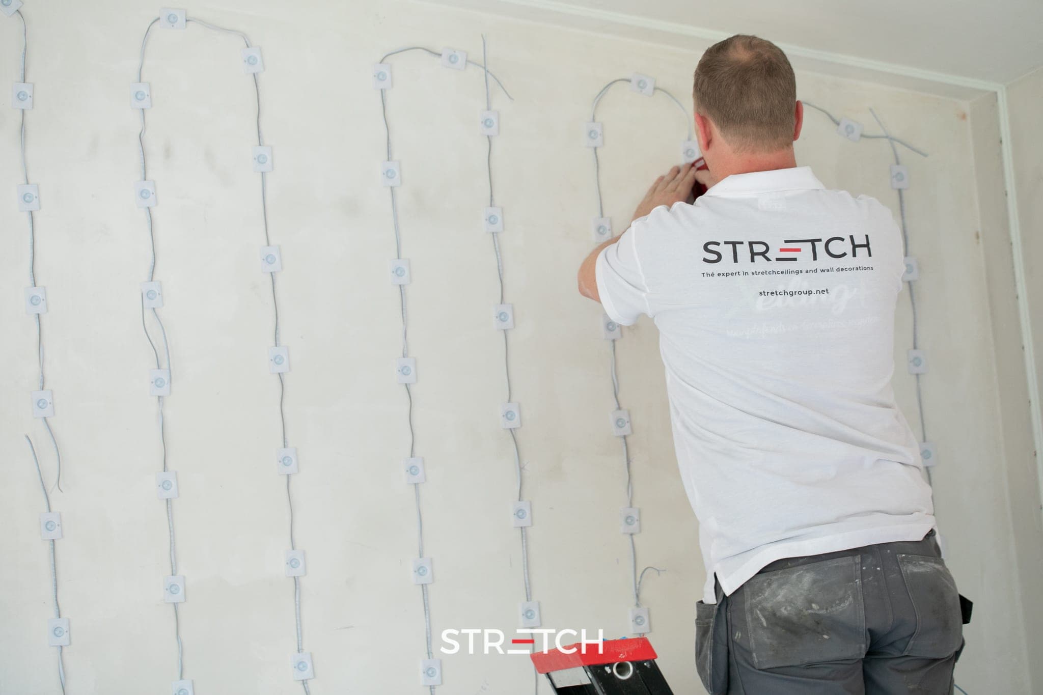 En STRETCH-montagepartner i arbejde